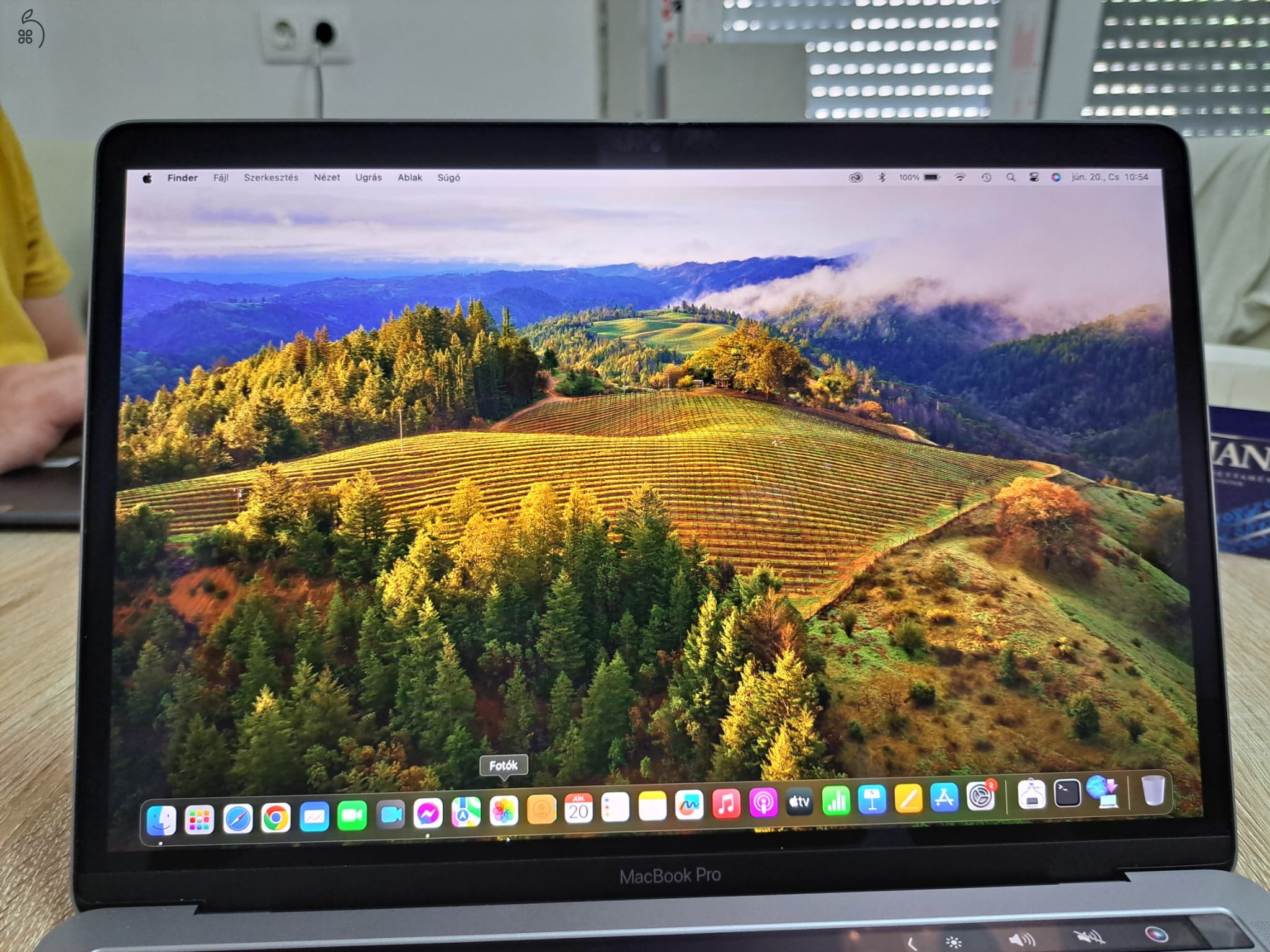 MacBook Pro 13-inch, 2019, Two Thunderbolt 3 ports