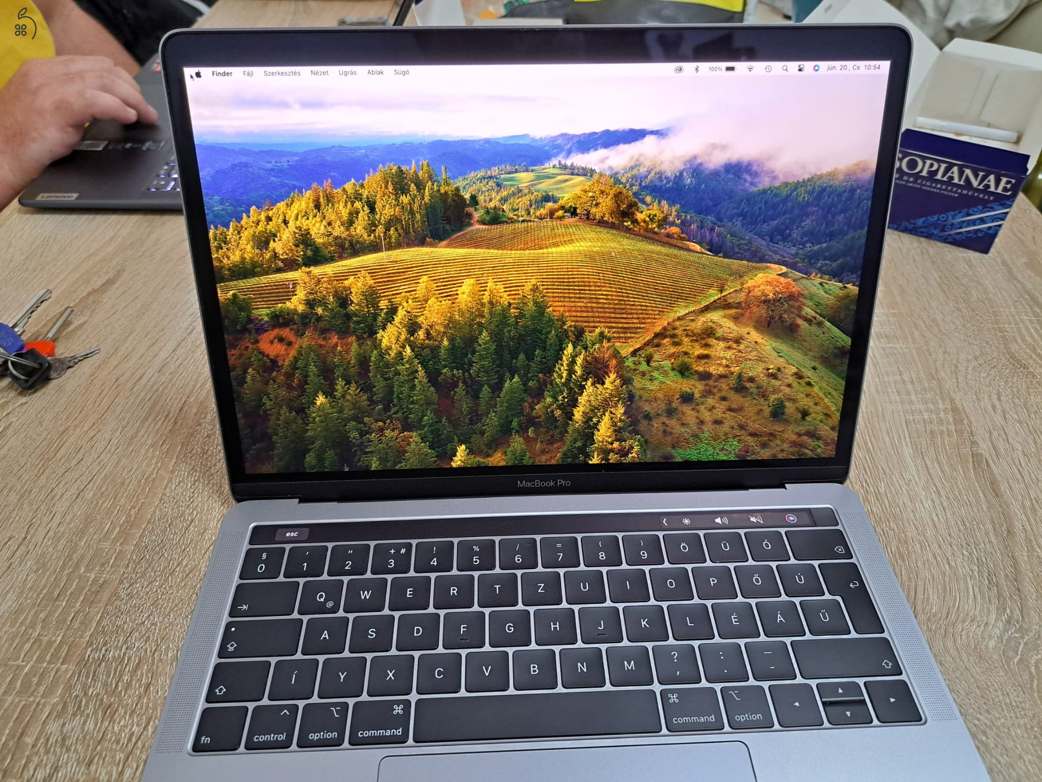 MacBook Pro 13-inch, 2019, Two Thunderbolt 3 ports