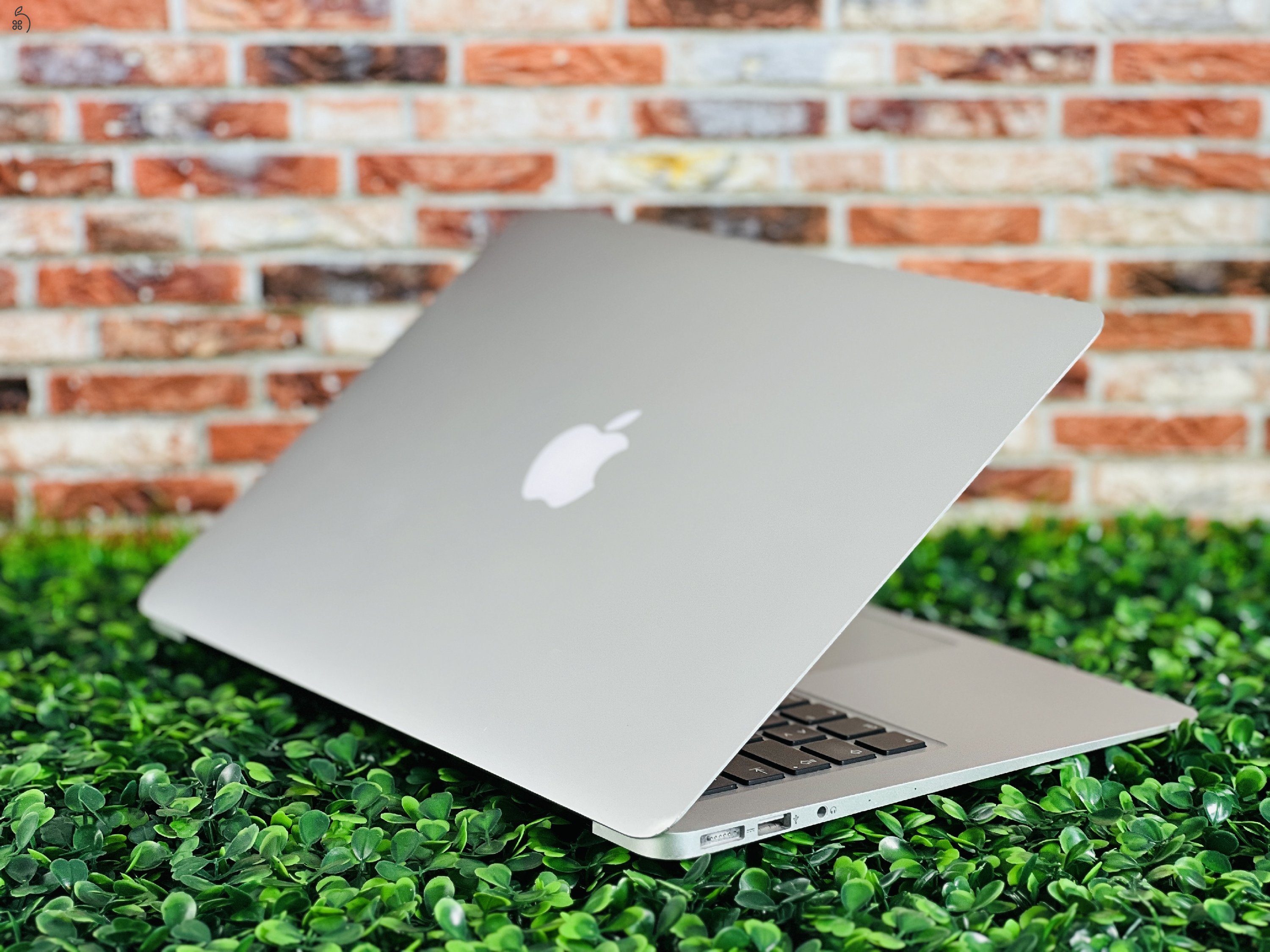 Eladó Apple Macbook AIR EU 256 GB Space Gray 2017 13 i5 8 GB SSD szép állapotú - 12 HÓ GARANCIA - 014