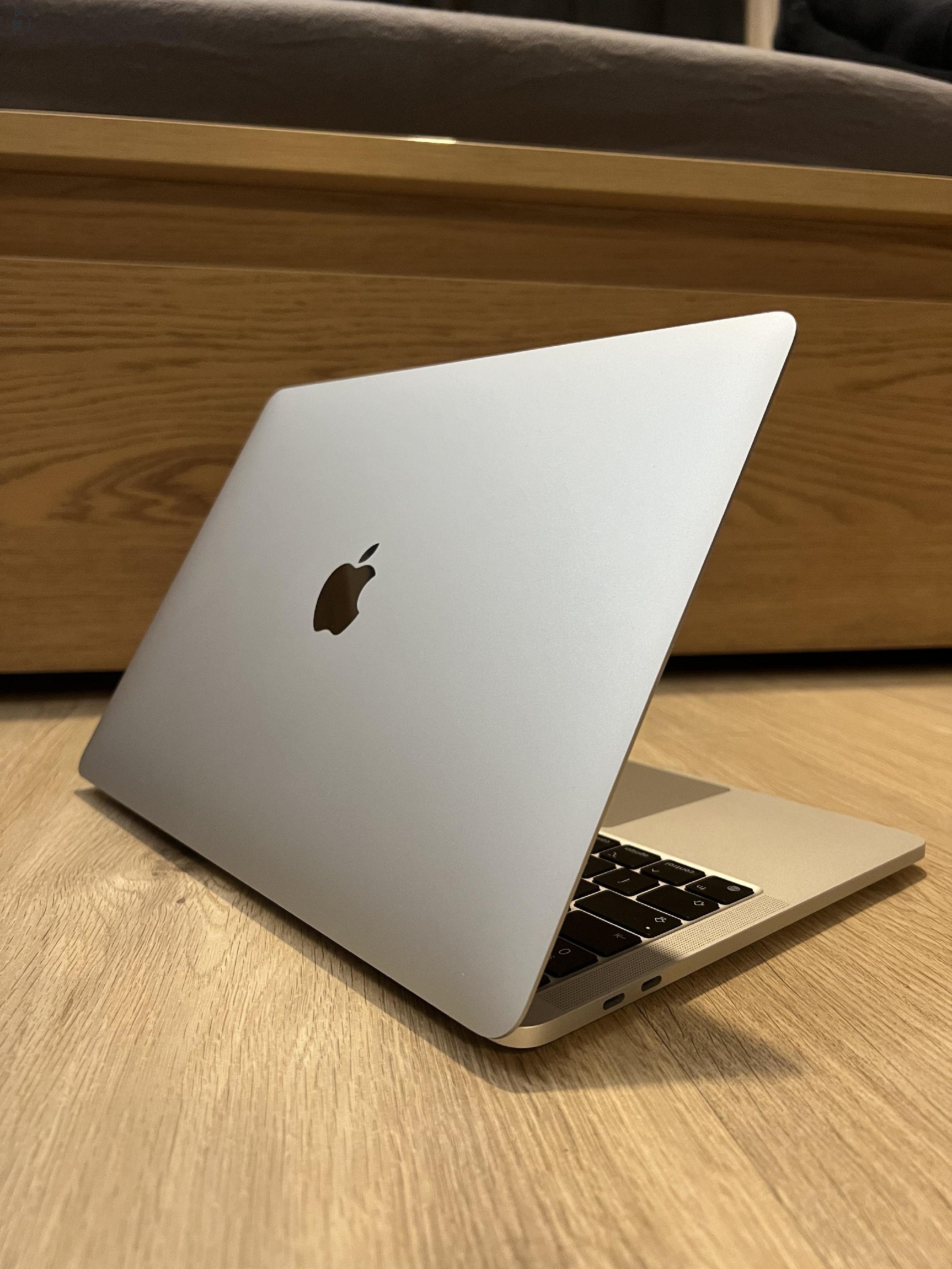 Hibátlan MacBook Pro 2020 „13 M1 256GB  Garanciával Számlával/  Ajándék Magic Mouse 3