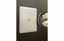  MacBook Pro Retina 13”  gyári töltőjével dobozában