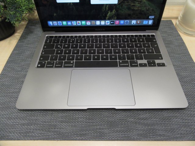 Apple Retina Macbook Air 13 - 2020 - Használt, megkímélt