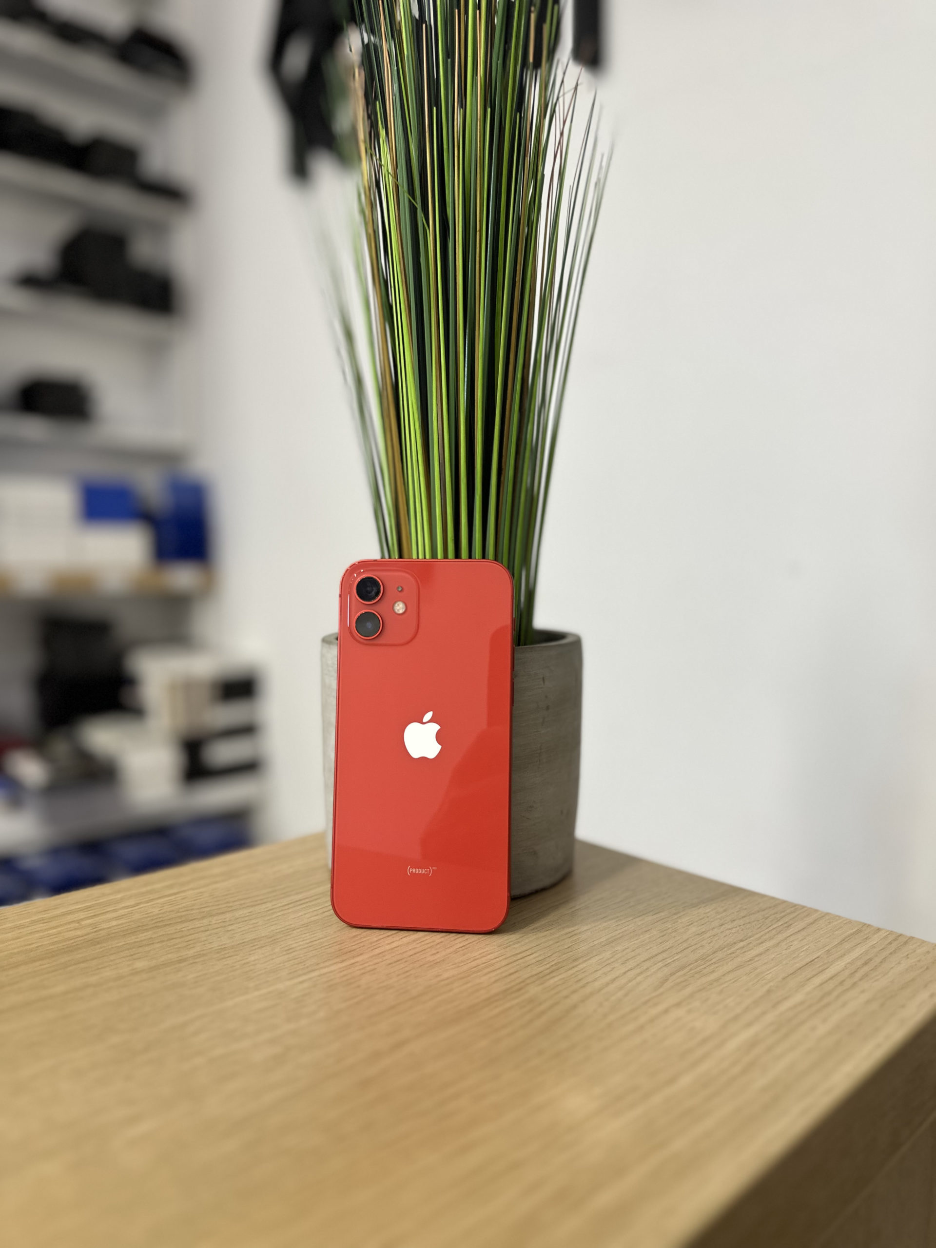 Apple iPhone 12 128GB Product RED Használt Kártyafüggetlen