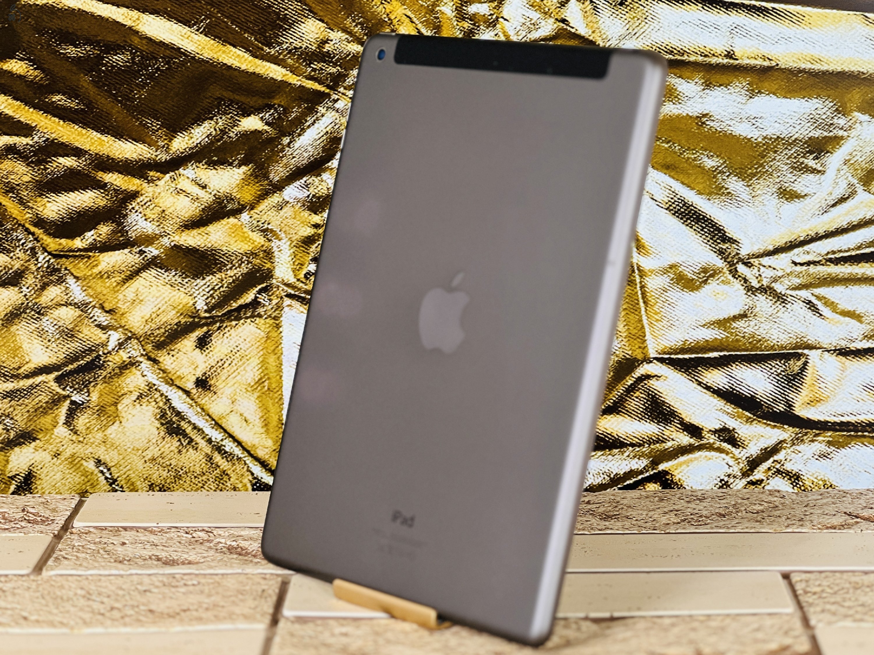 Eladó iPad Air 1th gen 9.7 Wifi +Cellular A1475 16 GB Space Gray - L5312