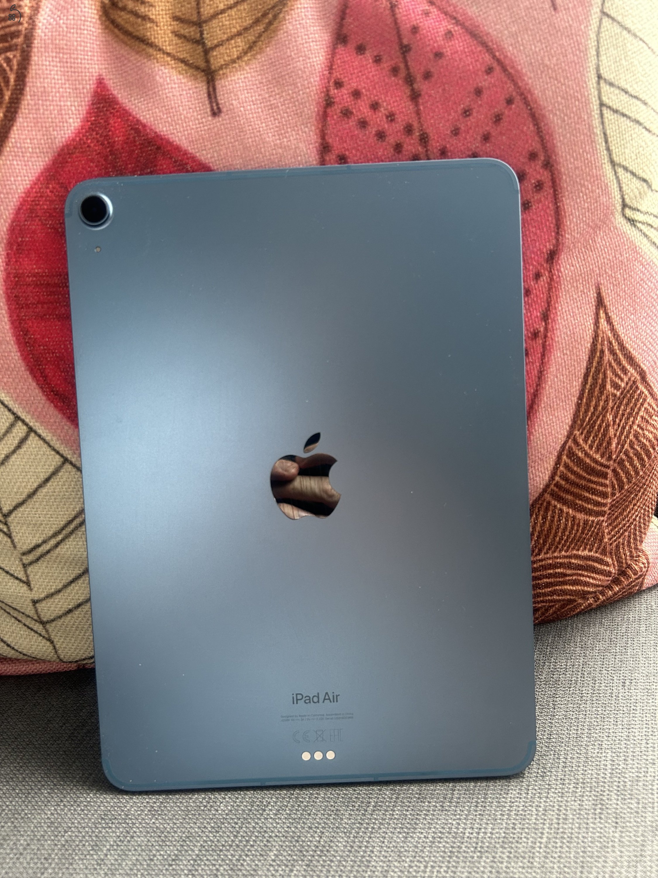 Eladó iPad Air 5 wifi + cellurar