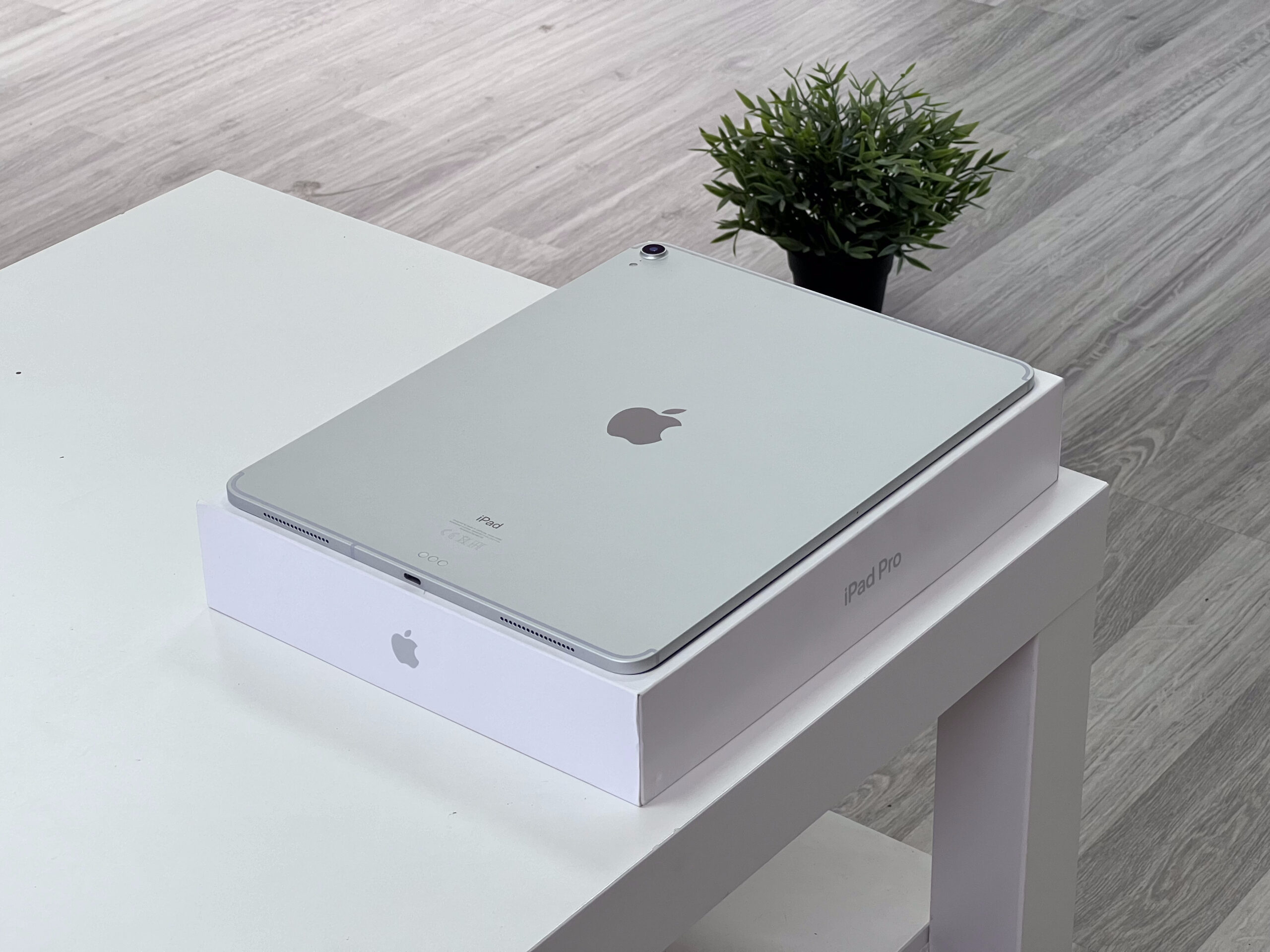 Hibátlan iPad Pro 3rd Generáció „12,9 Silver CEL 256GB 1 Év Garanciával Számlával Aksi 100%