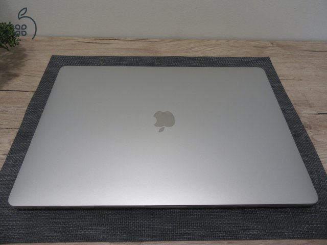  Apple Retina Macbook Pro 16 - 2019 - Használt, újszerű - 102 ciklus az akkuban!!