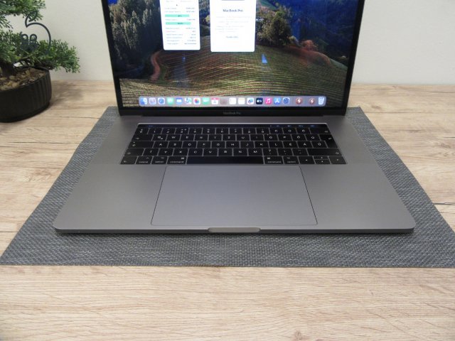 Apple Retina Macbook Pro 15 - 2019 - Használt, szép állapot