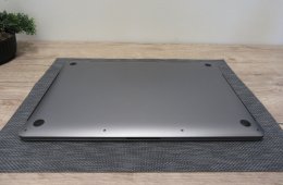 Apple Retina Macbook Pro 15 - 2019 - Használt, szép állapot