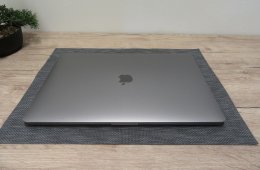 Apple Retina Macbook Pro 15 - 2019 - Használt, szép állapot