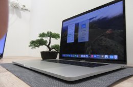 Apple Retina Macbook Pro 15 - 2019 - Használt, karcmentes