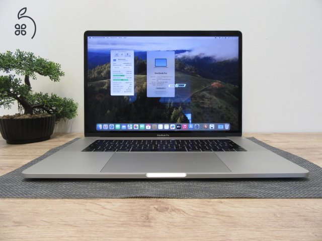 Apple Retina Macbook Pro 15 - 2019 - Használt, karcmentes