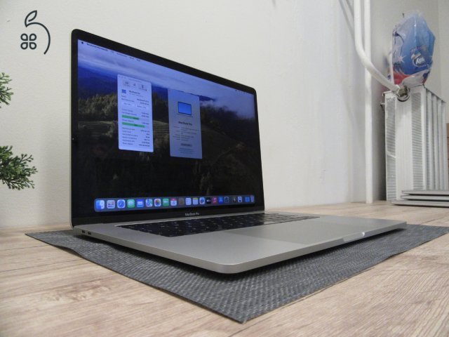 Apple Retina Macbook Pro 15 - 2019 - Használt, karcmentes