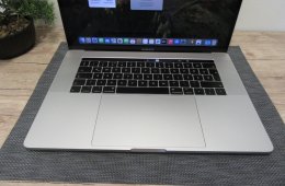 Apple Retina Macbook Pro 15 - 2019 - Használt, karcmentes