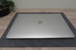 Apple Retina Macbook Pro 15 - 2019 - Használt, karcmentes