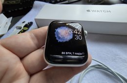 Apple Watch SE 2 2022 ezüst GPS / 44mm, garanciális, Media Markt biztosítással