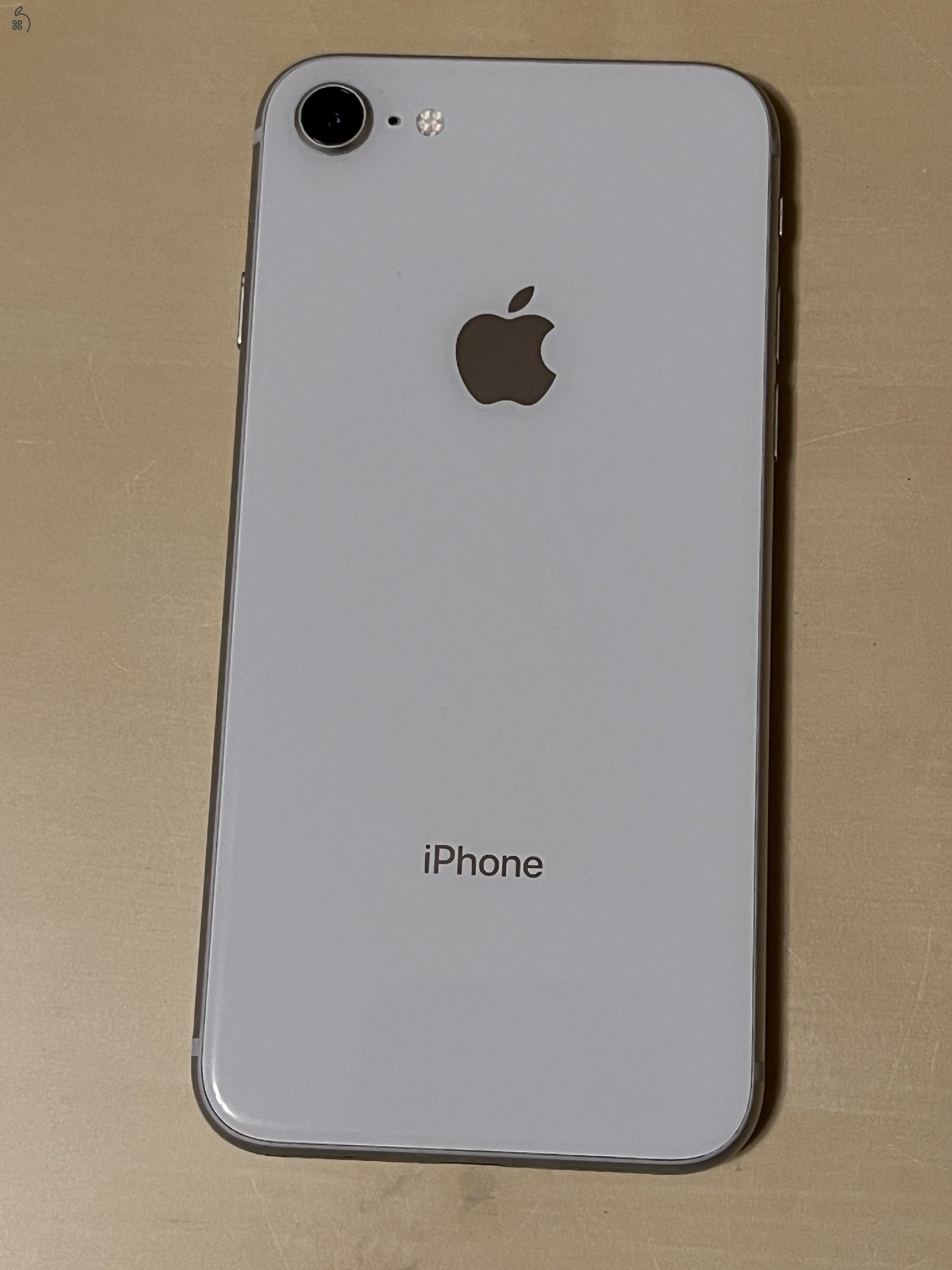 Eladó fehér iPhone 8 64 GB