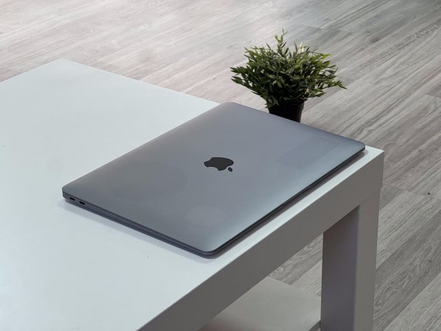 MacBook Air 2019 13 256GB 2 ÉV Garanciával Számlával