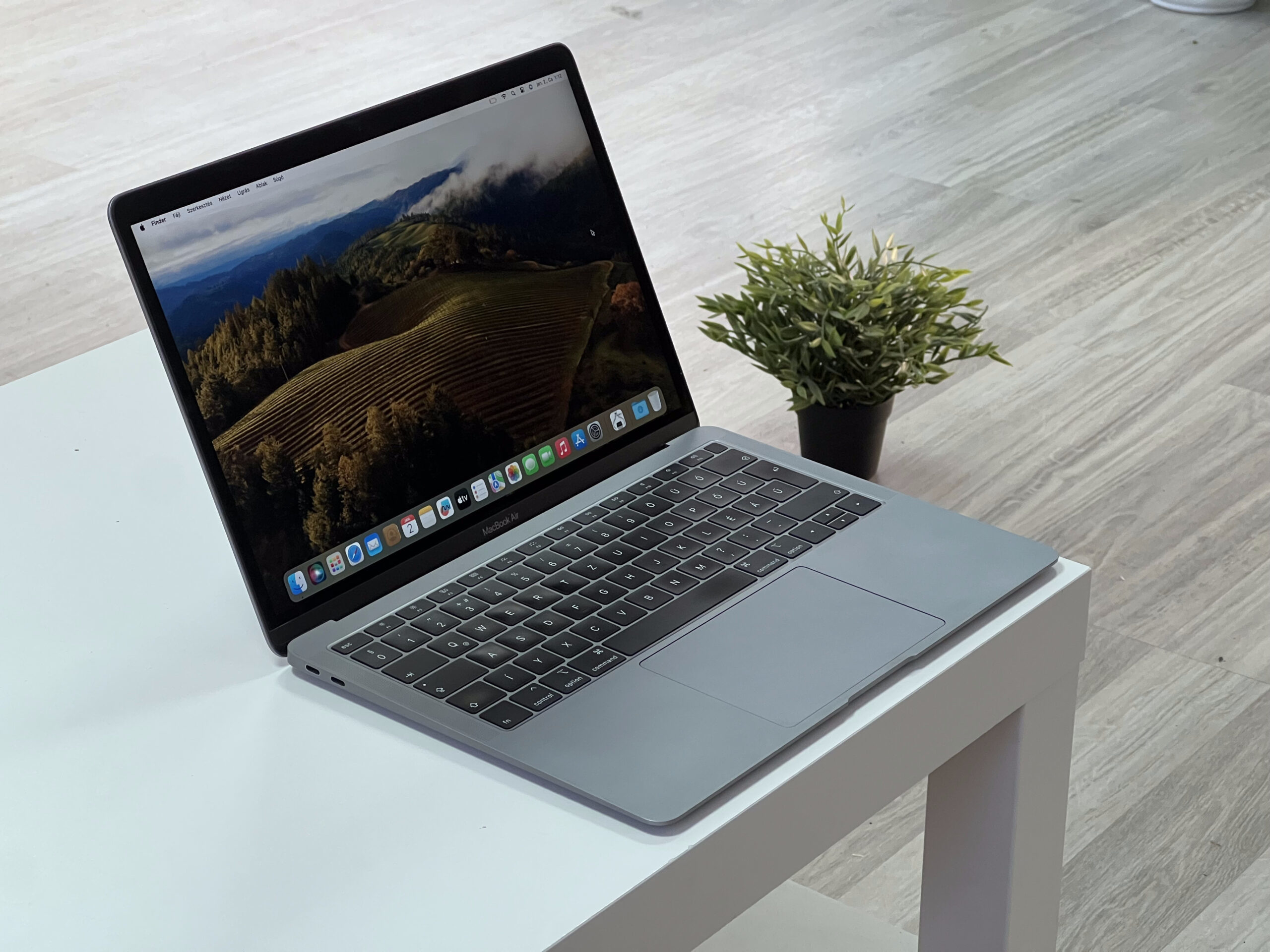 MacBook Air 2019 13 256GB 2 ÉV Garanciával Számlával