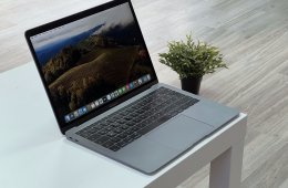 MacBook Air 2019 13 256GB 2 ÉV Garanciával Számlával