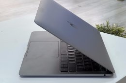 MacBook Air 2019 13 256GB 2 ÉV Garanciával Számlával