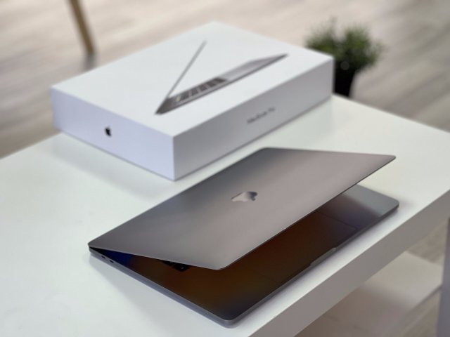 MacBook Pro 2017 15 512GB 1 ÉV Garanciával Számlával