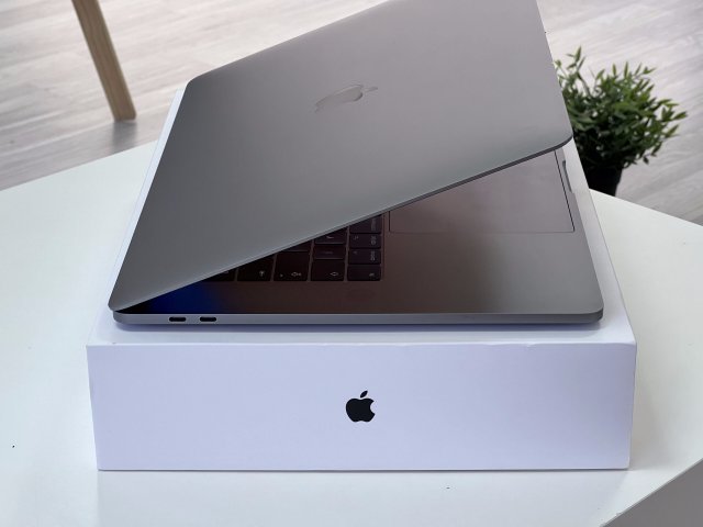 MacBook Pro 2017 15 512GB 1 ÉV Garanciával Számlával