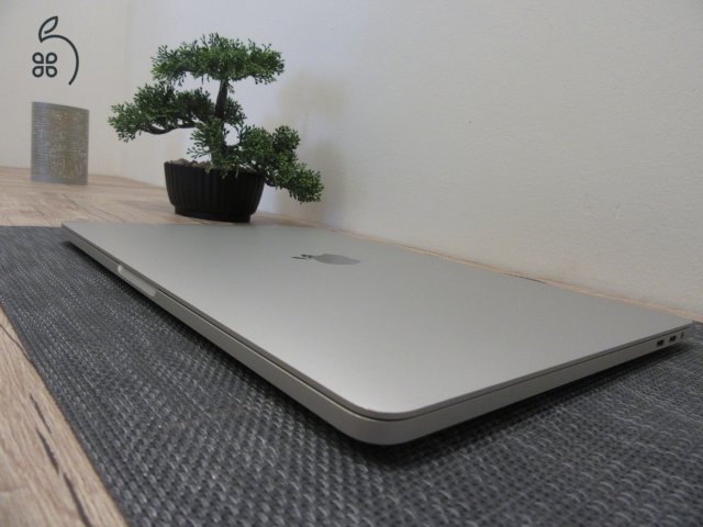 Apple Macbook Pro 13 Touch Bar - 2019 - Használt, újszerű