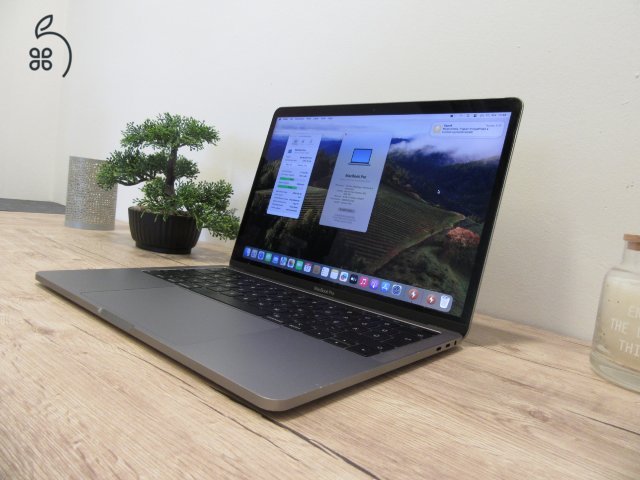 Apple Retina Macbook Pro 13 Touch Bar  - 2018 - Használt