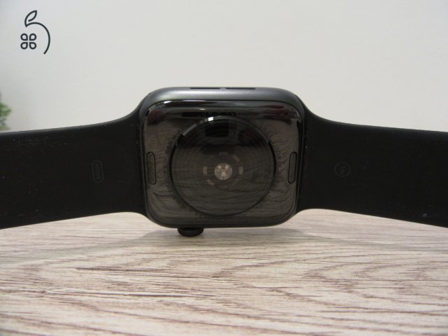 Apple Watch SE 2 - 44 mm - Használt, karcmentes