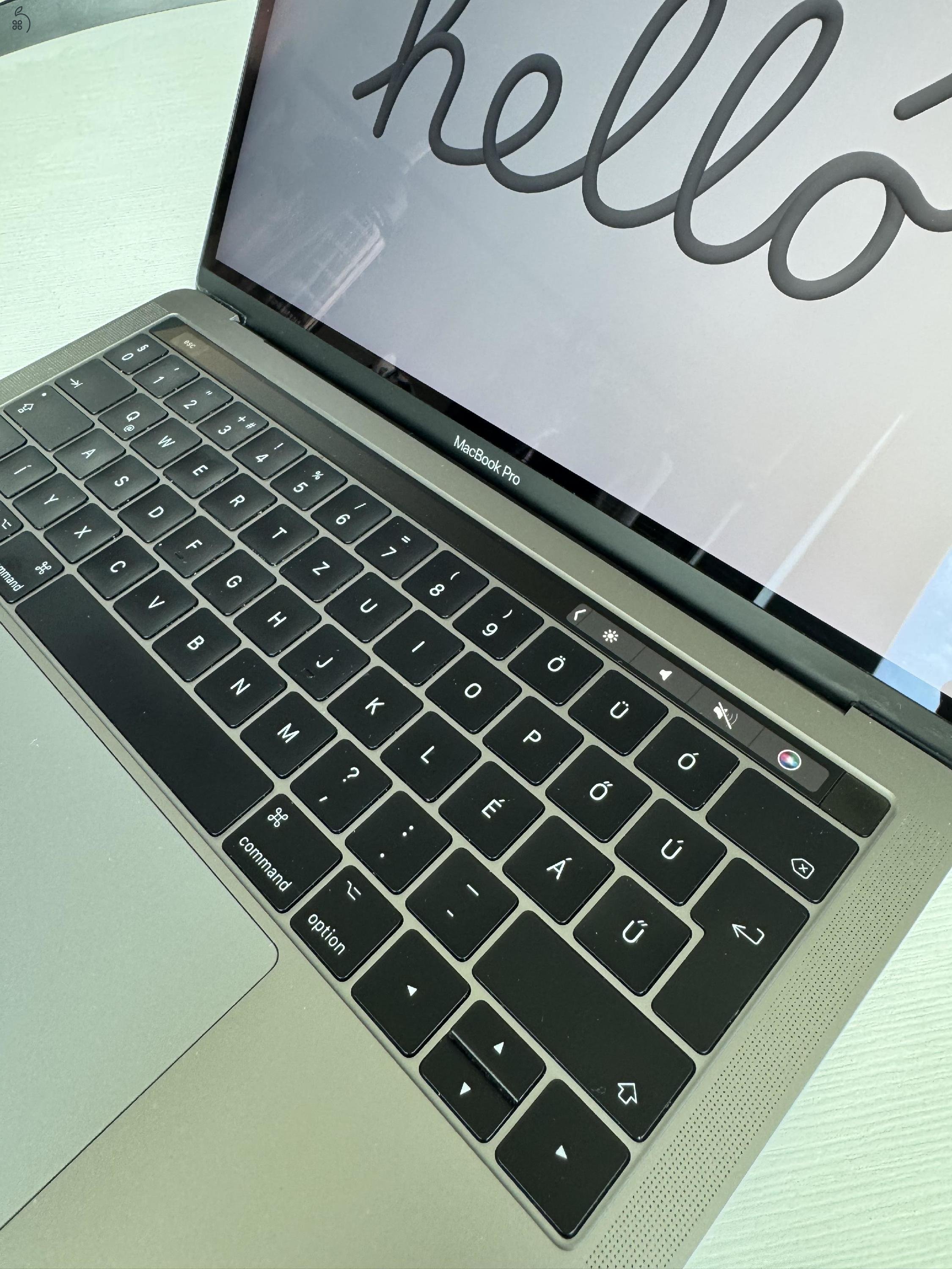 MacBook Pro 13, 2017, Four Thunderbolt 3 Ports