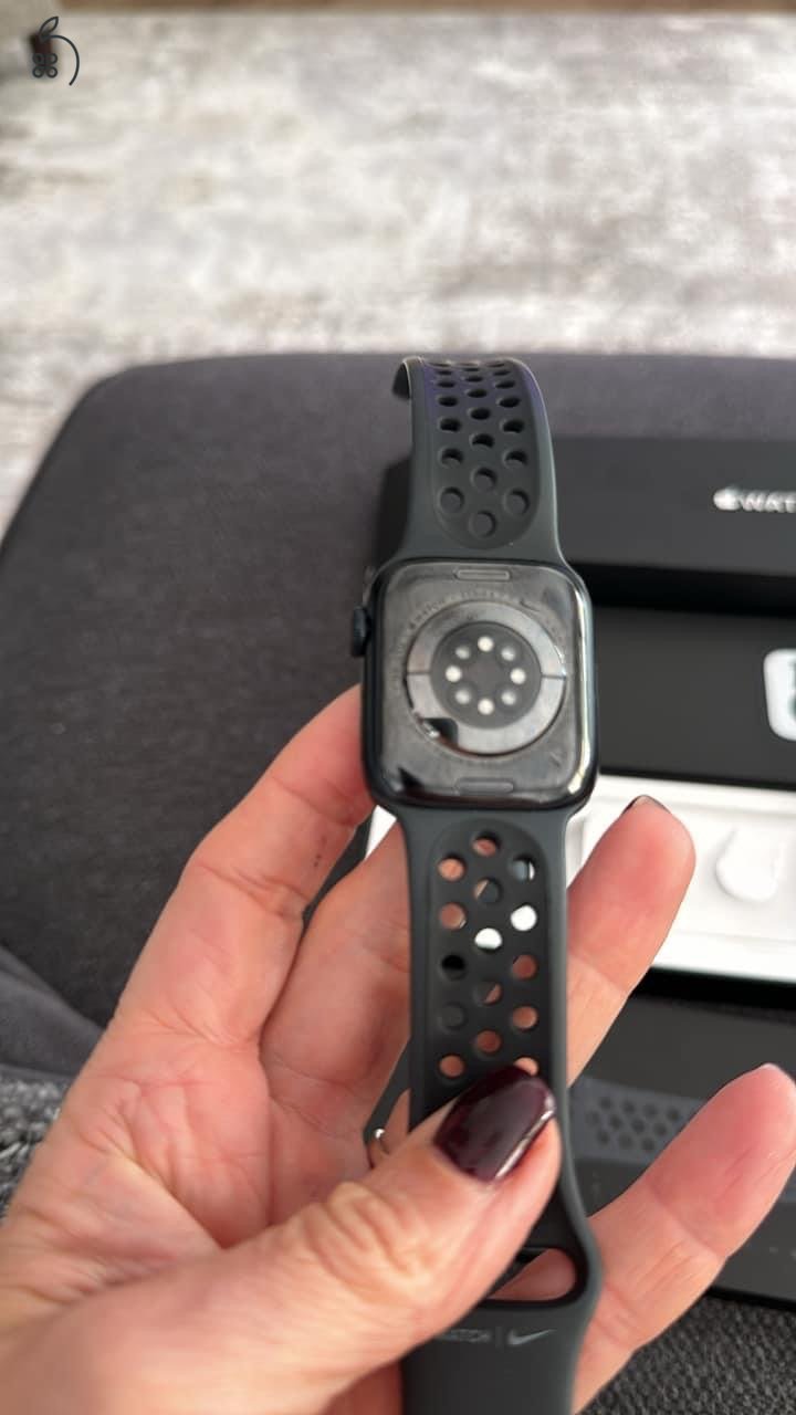 Apple Watch Series 7 Nike