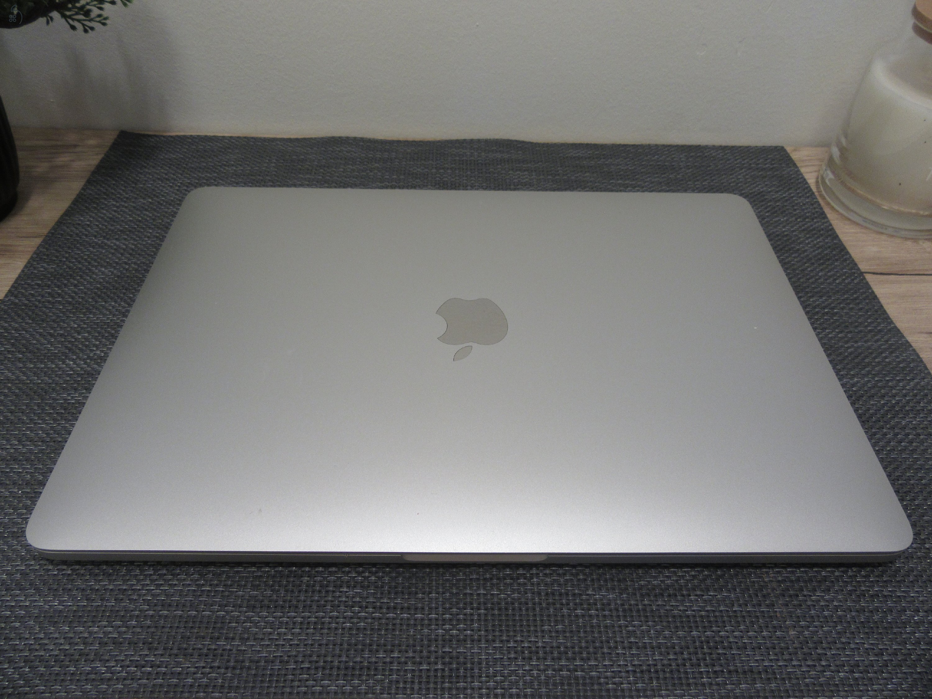 Apple Retina Macbook Pro 13 - 2017 - Használt, megkímélt