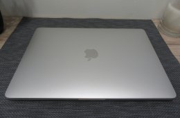 Apple Retina Macbook Pro 13 - 2017 - Használt, megkímélt