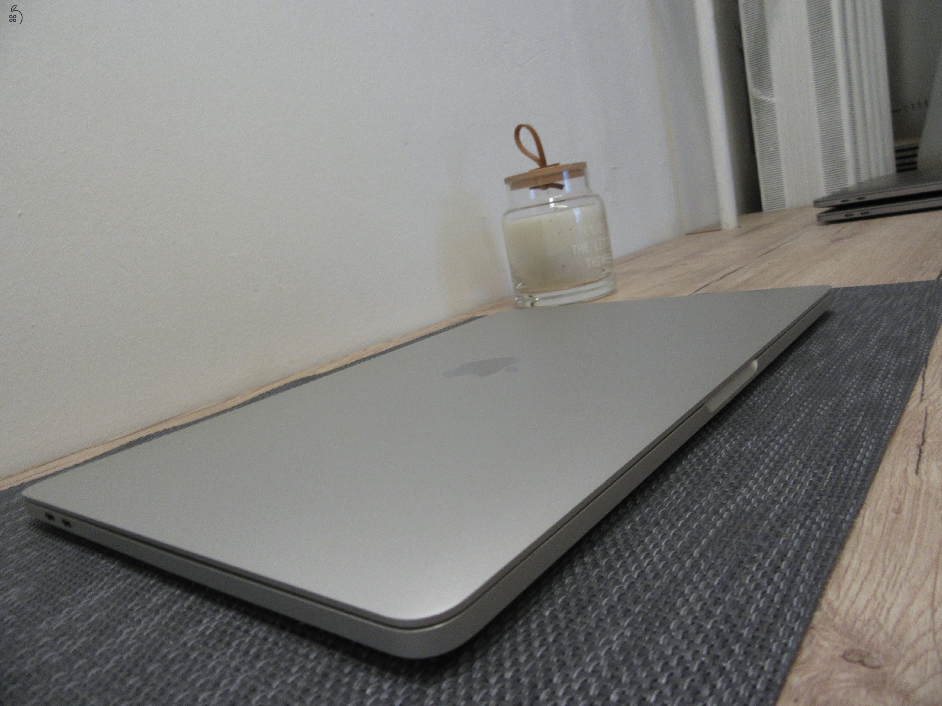 Apple Macbook Pro 13 Touch Bar - 2019 - Használt, újszerű