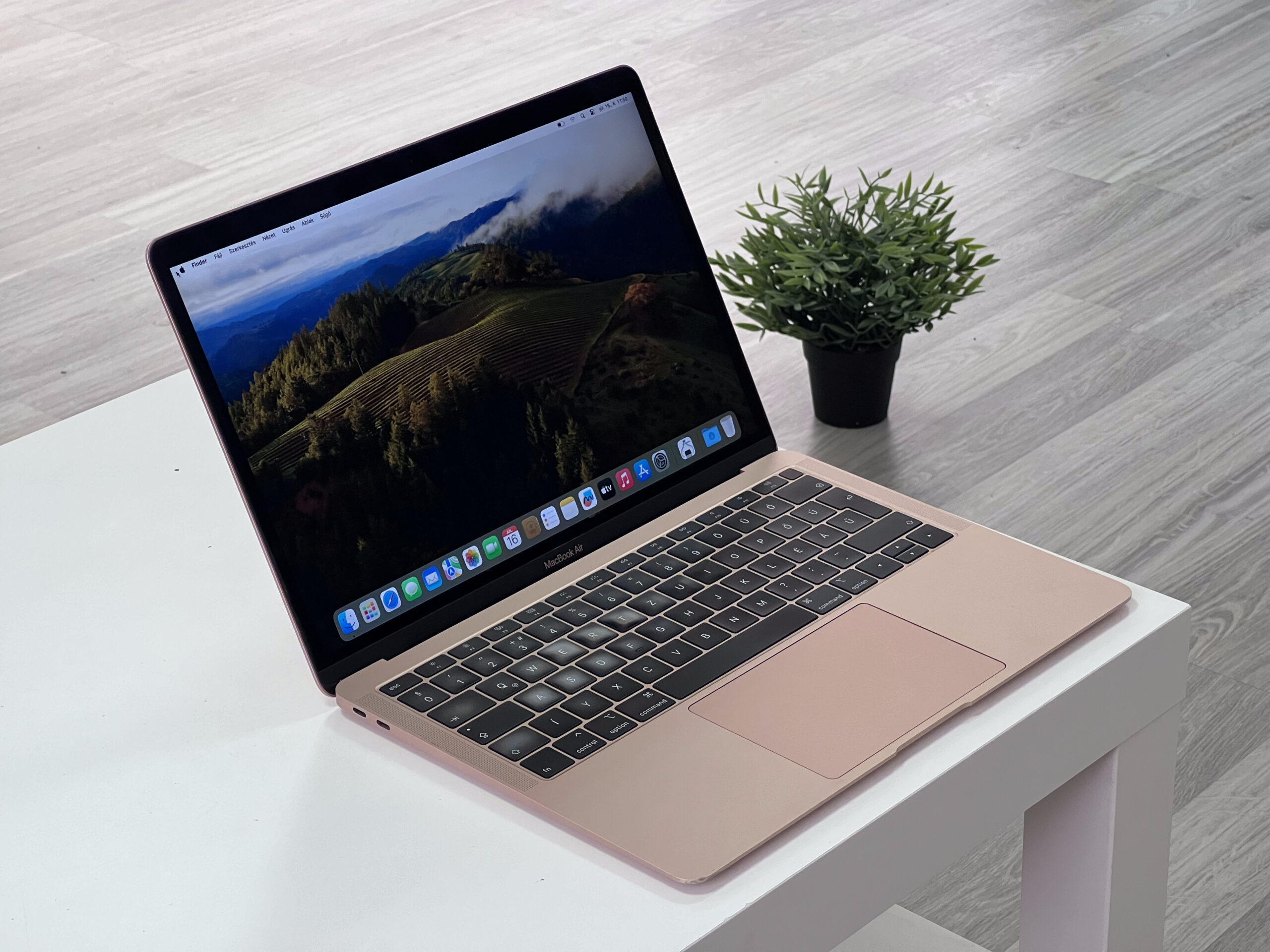 MacBook Air 2018 13 256GB 1 ÉV Garanciával Számlával