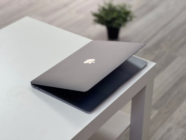 MacBook Air 2018 13 128GB 1 ÉV Garanciával Számlával