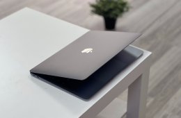 MacBook Air 2018 13 128GB 1 ÉV Garanciával Számlával