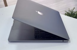 MacBook Air 2018 13 128GB 1 ÉV Garanciával Számlával