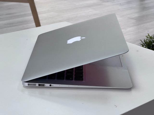 MacBook Air 2014 13 128GB 1 ÉV Garanciával Számlával Aksi 100%