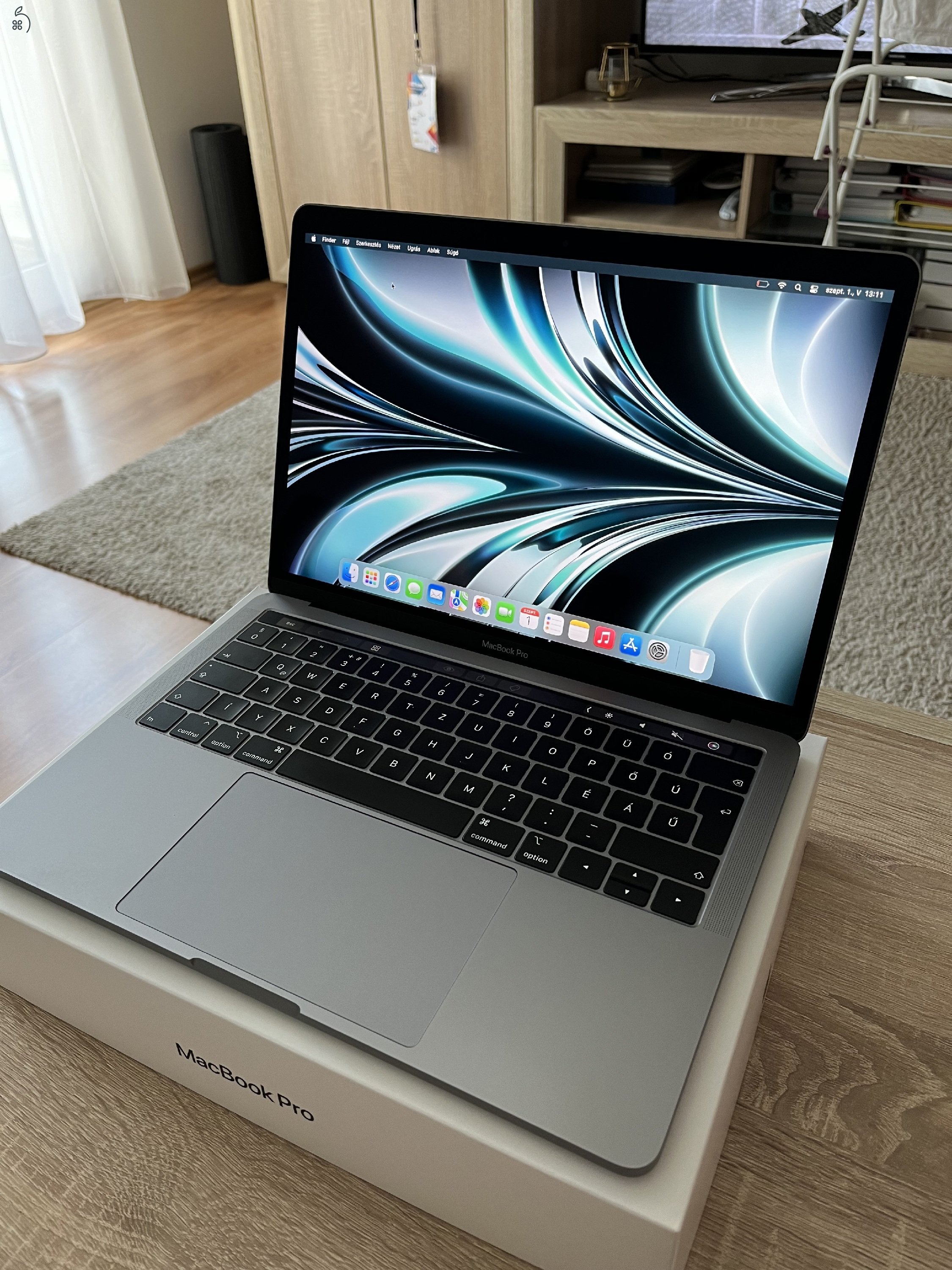 MacBook Pro (13 hüvelykes, 2019, két Thunderbolt 3 port, Touch Bar)