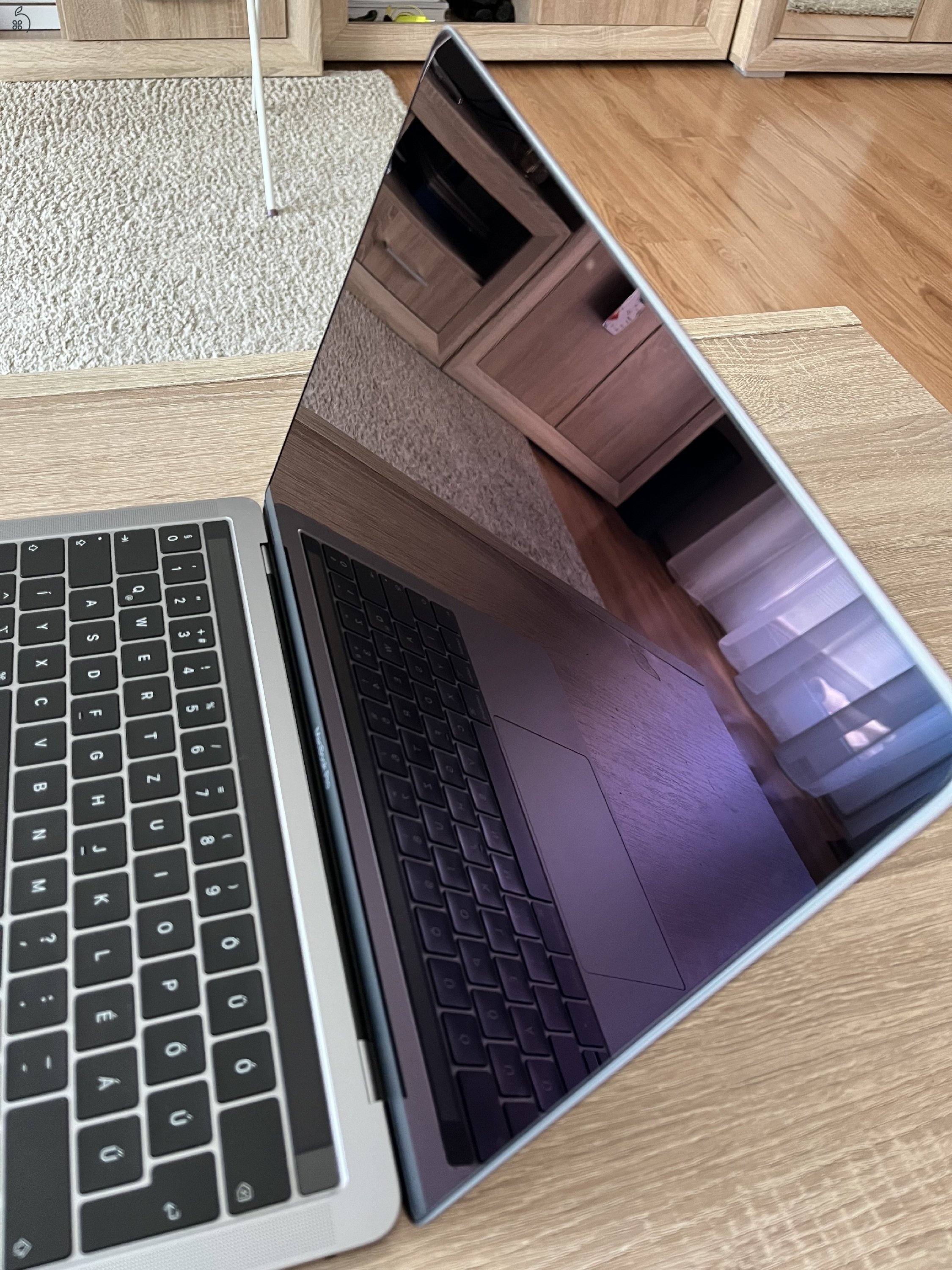 MacBook Pro (13 hüvelykes, 2019, két Thunderbolt 3 port, Touch Bar)