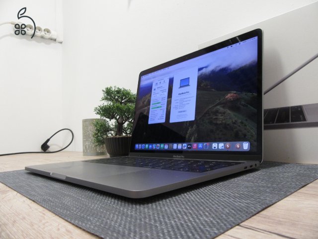 Apple Retina Macbook Pro 13 - 2018 - Használt, szép állapot