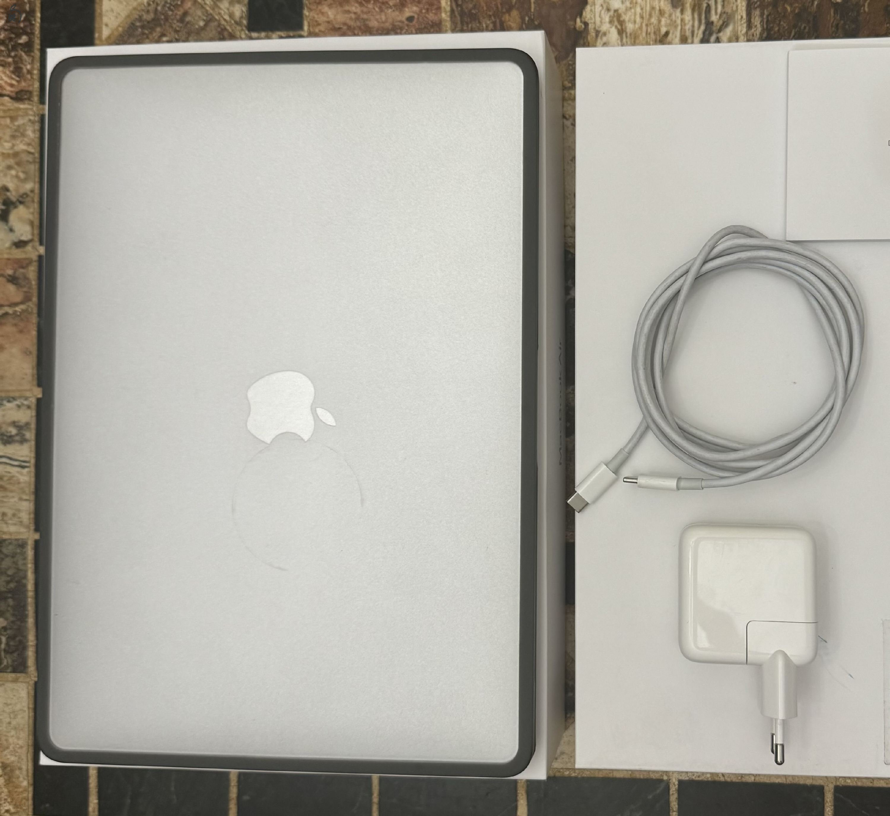 Macbook Air 13 256GB SSD 8GB 2020