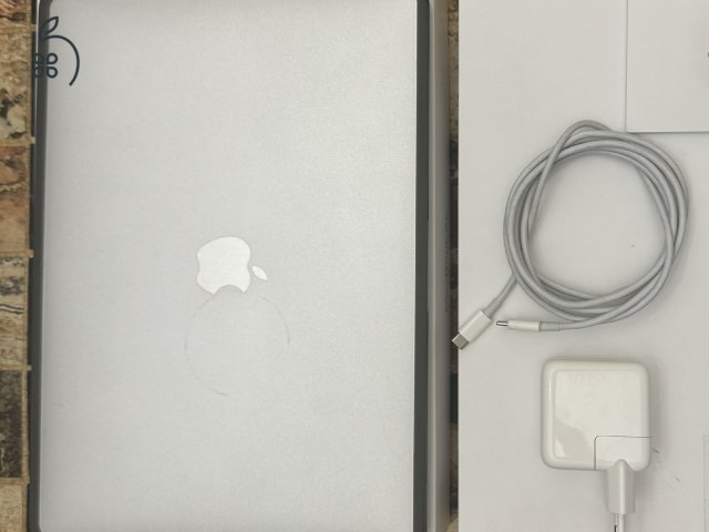 Macbook Air 13 256GB SSD 8GB 2020