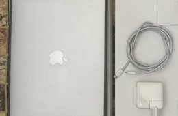 Macbook Air 13 256GB SSD 8GB 2020