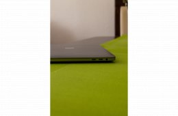 MacBook Pro (13 hüvelykes, 2020, négy Thunderbolt 3-port) 16GB / 512 GB 