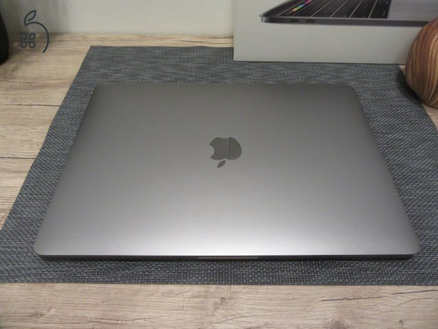 Apple Retina Macbook Pro 13 - 2018 - Használt, szép állapot