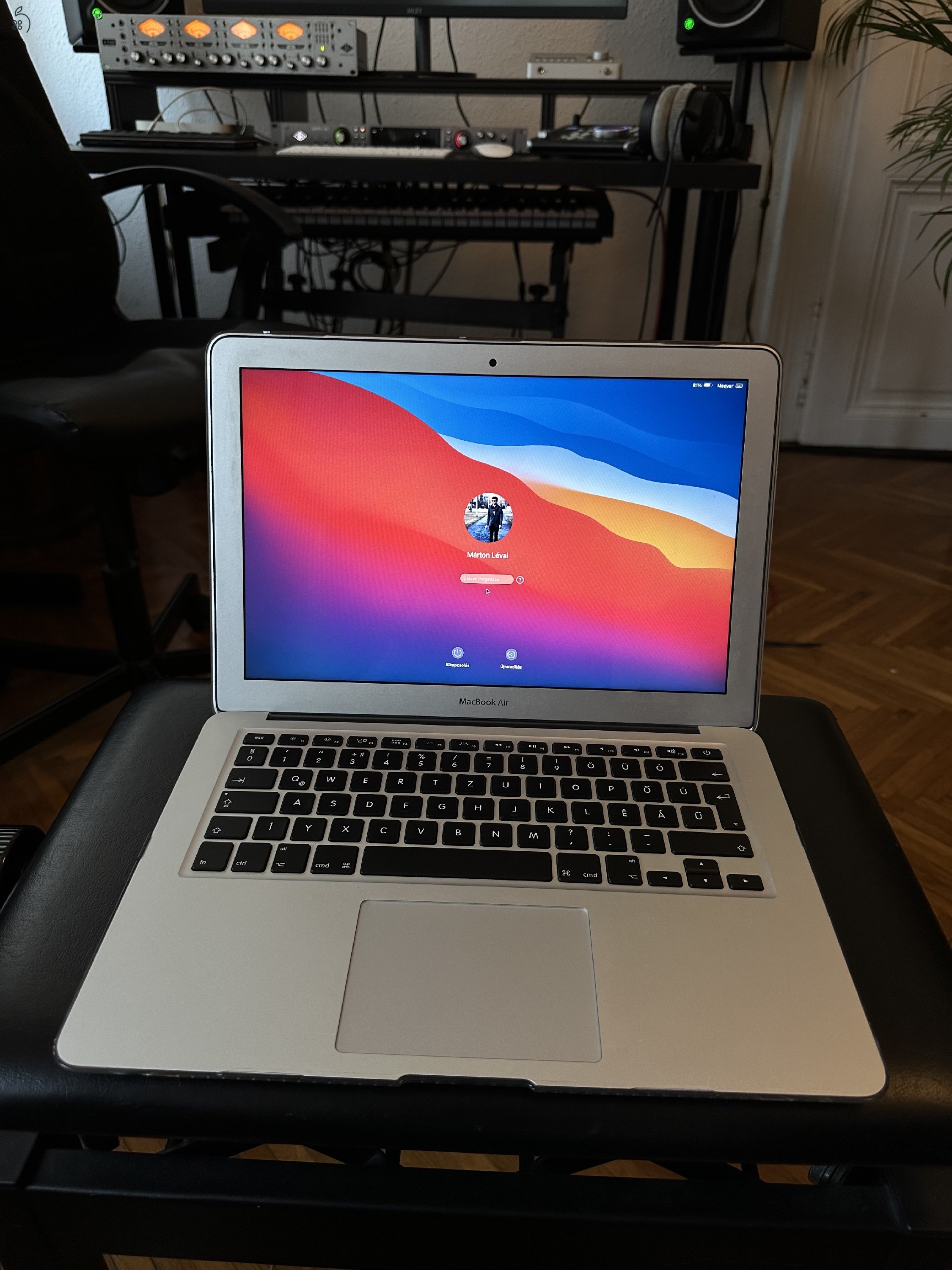 MacBook Air 13” (Early 2015) 