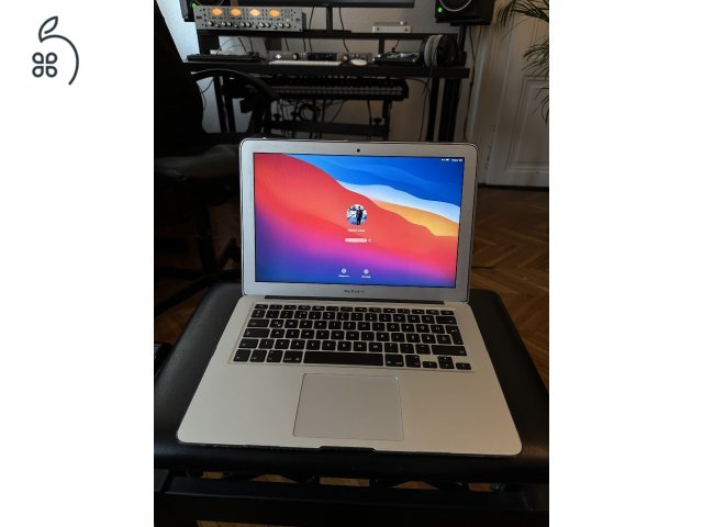 MacBook Air 13” (Early 2015) 